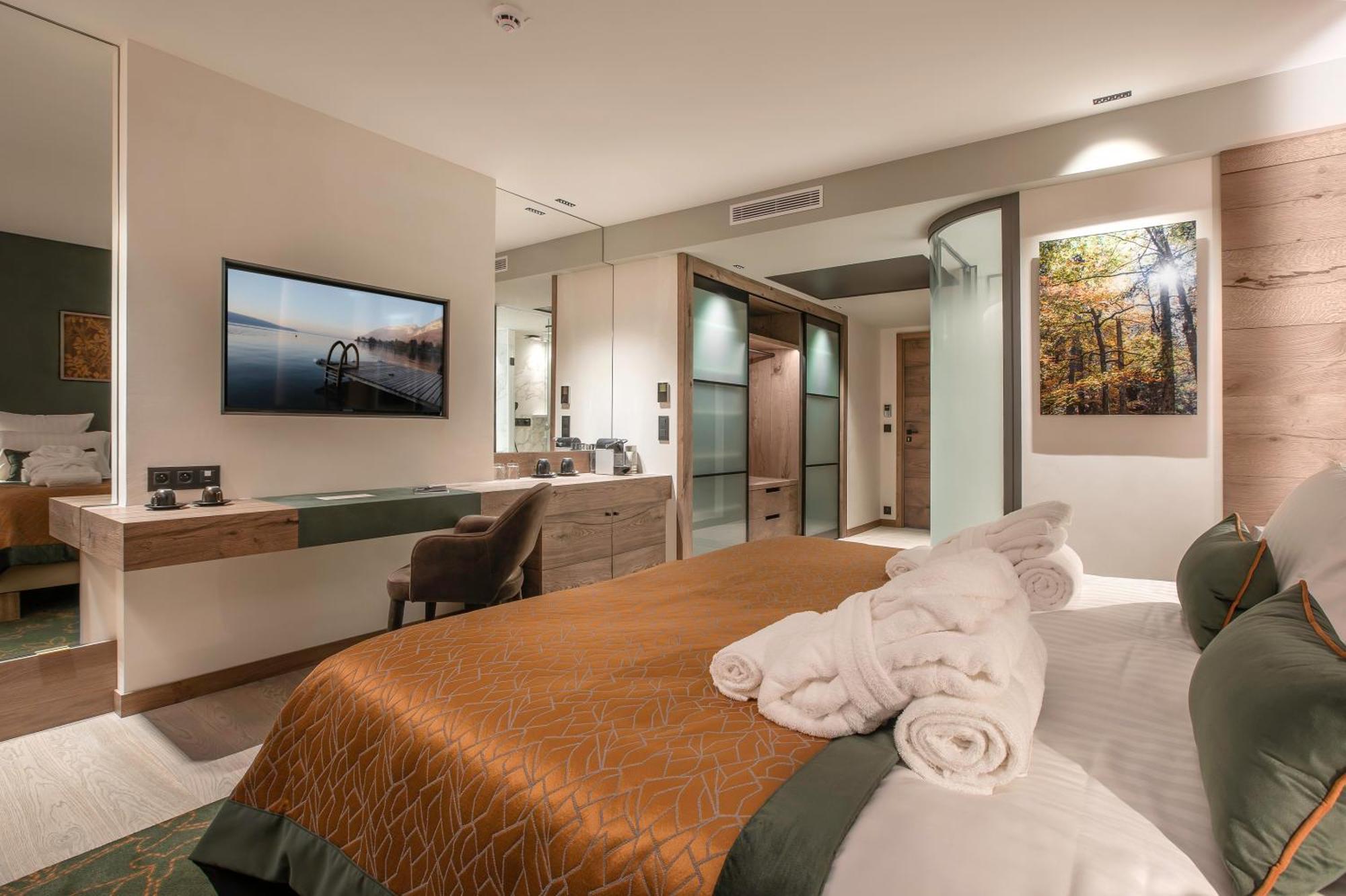 Prestige Room Balcony complimentary spa access,1285940788:JPEG